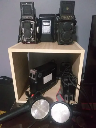 Cameras Fotograficas 6X6 - Yashica e Holeiflex e flash Frata