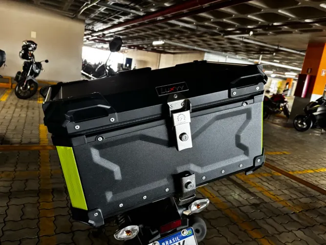 Baú 65L da marca Luxxy