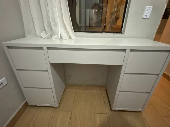 Vende-se penteadeira/escrivaninha planejada