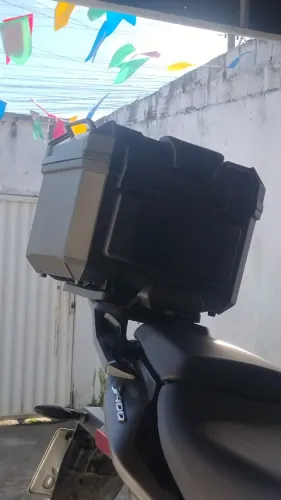 Vendo baú novo 45 litros de fibra de Carbono