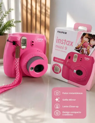 Câmera profissional com fotos impressas.