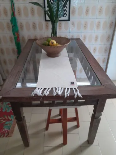 Mesa de jantar de demolição em Canela com vidro