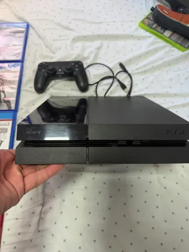 Vendo ps4 em estado de novo com 10 jogos
