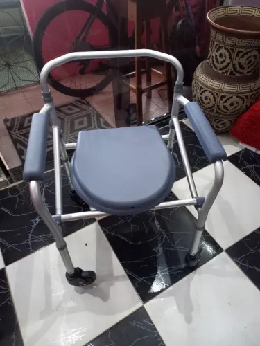 CADEIRA DE BANHO NOVINHA-
