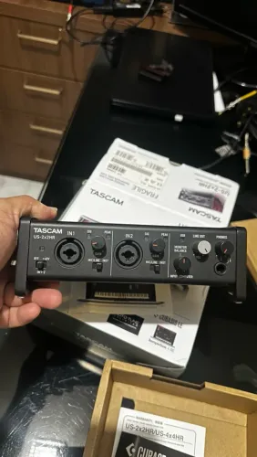 Placa de áudio US 2x2 HD tascam
