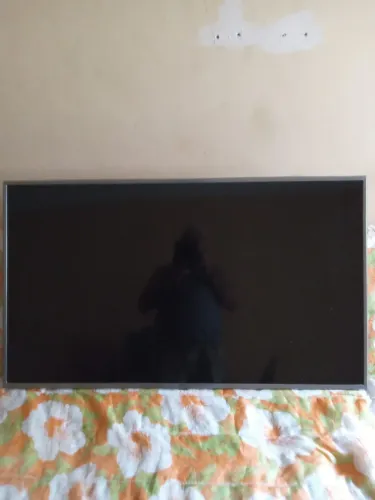 Tv LG 50 polegadas com a tela trincada