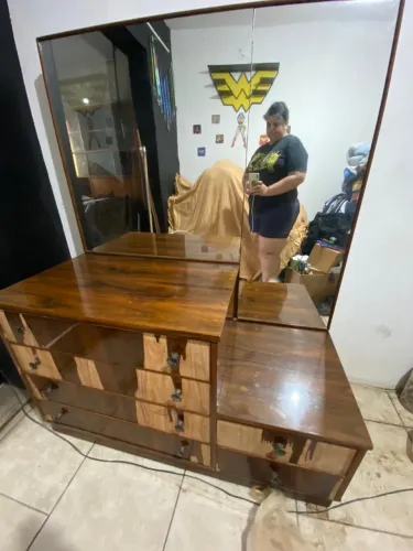 Penteadeira-cômoda de madeira