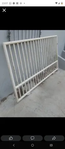 Portão de pvc. Concretado