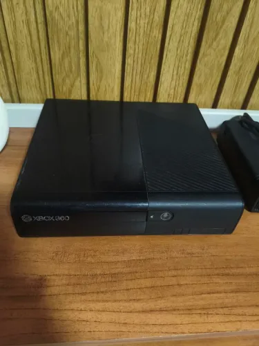 Xbox 360 super slim 