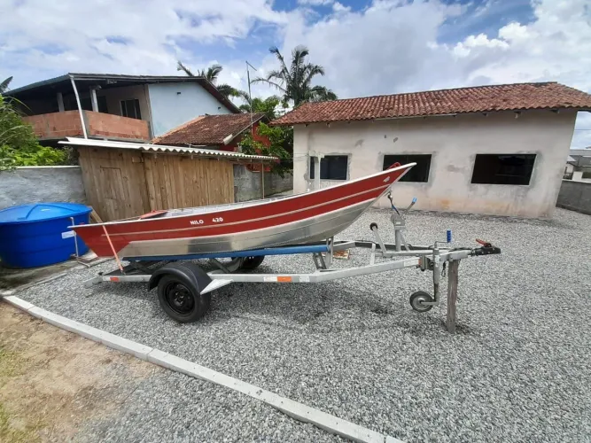 Vende-se barco de alumínio + carretinha