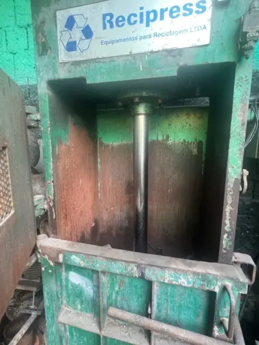 Prensa Hidráulica para Reciclagem Prensa Hidráulica para Reciclagem  Fardos 50x70