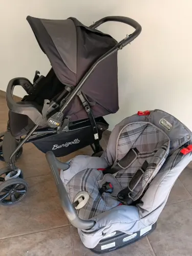 Carrinho e cadeirinha bebê