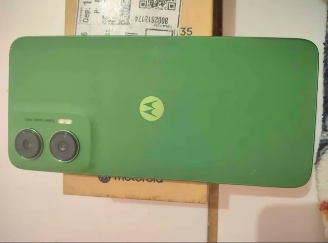 Vendo Motorola g35 5g somente película de detalhes
