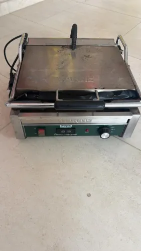 Sanduicheira Grill Estriada Elétrica 36x28 Waring WPG250