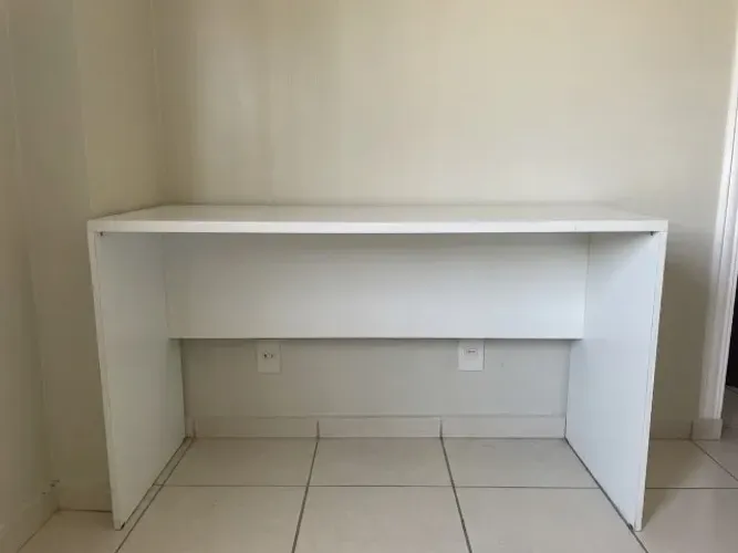 Mesa Branca em MDF 130x77x50 cm
