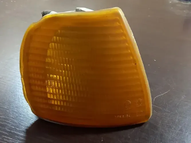 Seta Pisca Lateral Direito Vw Polo Classic Laranja-claro