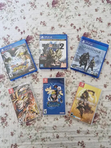 6 jogos originais 3 de Nintendo switch e 3 de PS4 todos novos, e com cartuchos e cd's