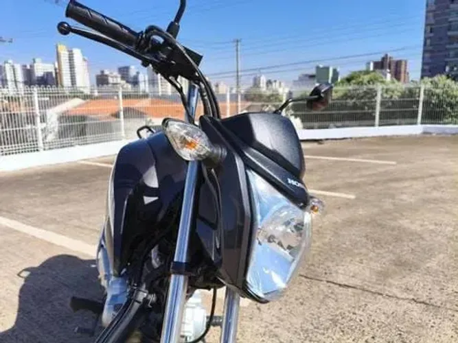 Vendo Honda fan 160 em dias só transferir