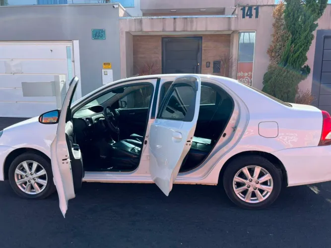 Toyota Etios X Plus Sedan 1.5 Flex 16V 4P Aut. 2020