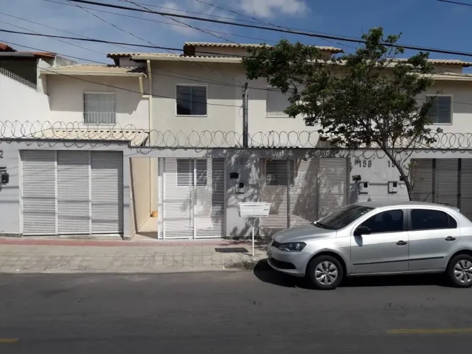 Casa independente com 2 quartos e 1 vaga para alugar no Sinimbu!