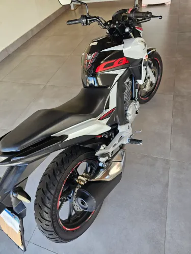 VENDO HONDA CB 250F, 2018/19 BRANCA