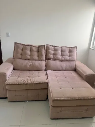 VENDO SOFÁ RETRÁTIL (semi novo) / mesa com quatro cadeiras / cama casal box)