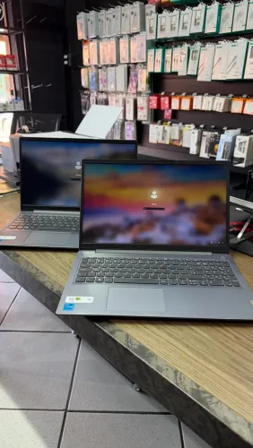 Lenovo IdeaPad 3 15ITL6, com Intel Core i3 de 11ª geração, 4 GB de RAM e SSD de 256 GB