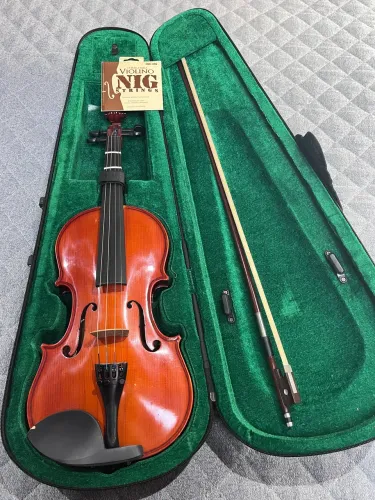 Violino Giannini GIV 4/4 Completo + Estojo, Arco, Afinador e Cordas Novas