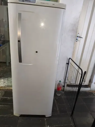Geladeira Electrolux RFE38 323 litros