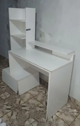 Mesa para Computador/PC com Prateleiras - Branca