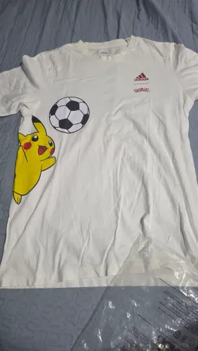 Camisa collab Adidas x Pokémon (Tam p)