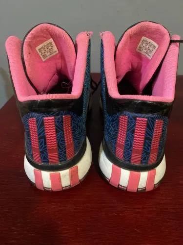 Tênis Adidas