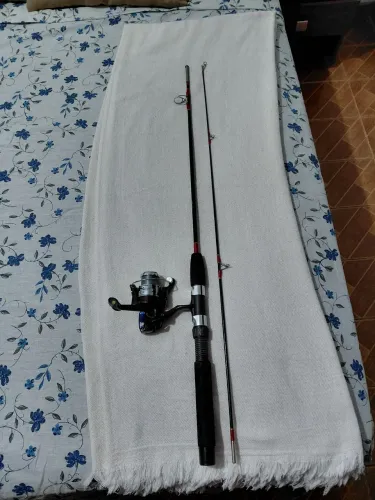 Vara de pescar com molinete novinha