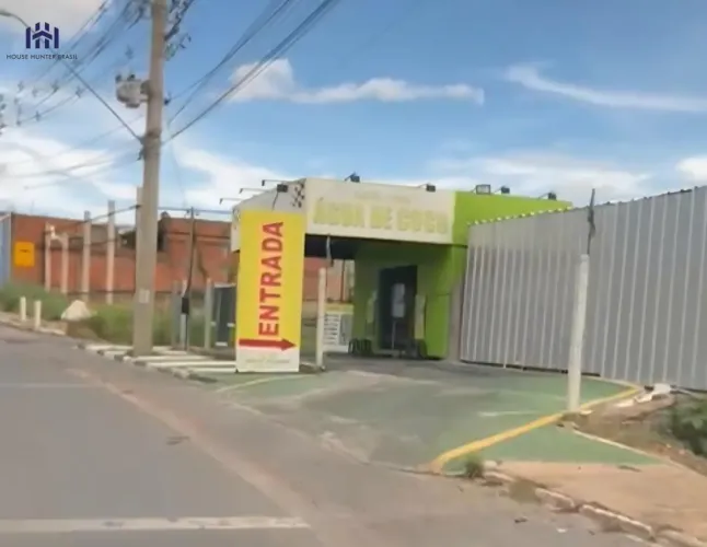 Terreno Comercial com duas frentes e 336,94m² à venda por R$ 450.000,00 no Bairro Renascer