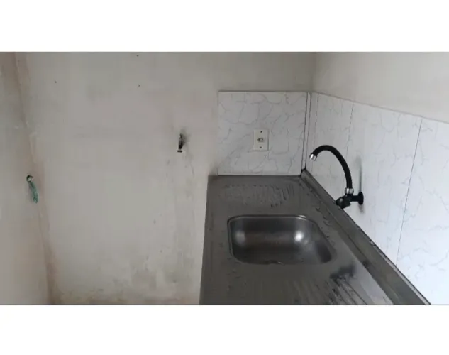 Vende-se casa com 2/4