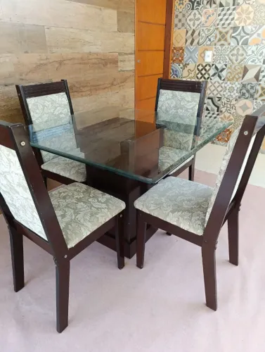 Mesa de jantar 4 lugares 