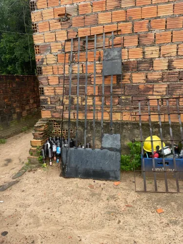 Portão gradeado