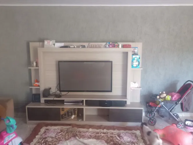 Vendo estante com painel de tv de 65 polegadas por motivo de compra de outra maior 500,00