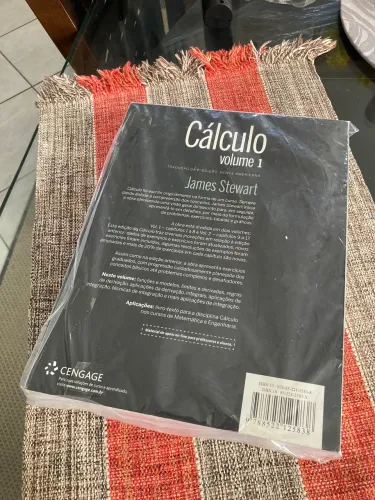 Livro Cálculo volume 1, James Stewart, sem uso