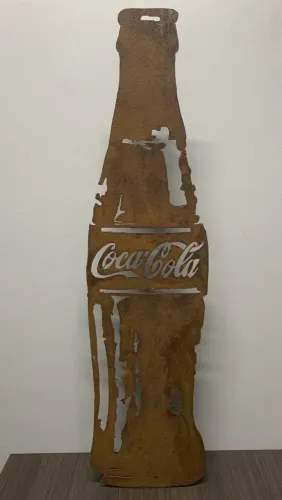 Decorativo Coca Cola em metal envelhecido - 1,20m - fabricado em 1998