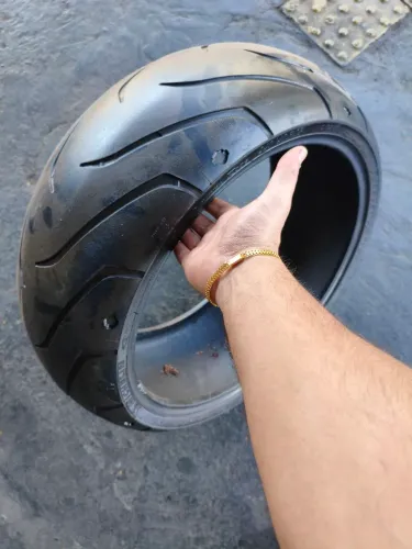Pneu traseiro 240/40R18