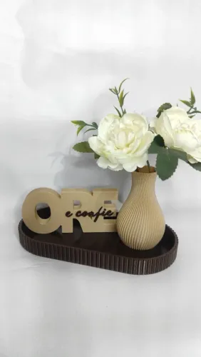 Kit Decorativo com Bandeja, Vasinho e Ore e Confie.