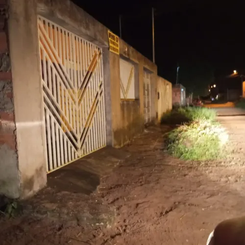 Vende-se uma casa se alguém interessar me chama no whatsapp 79 999 3131-64