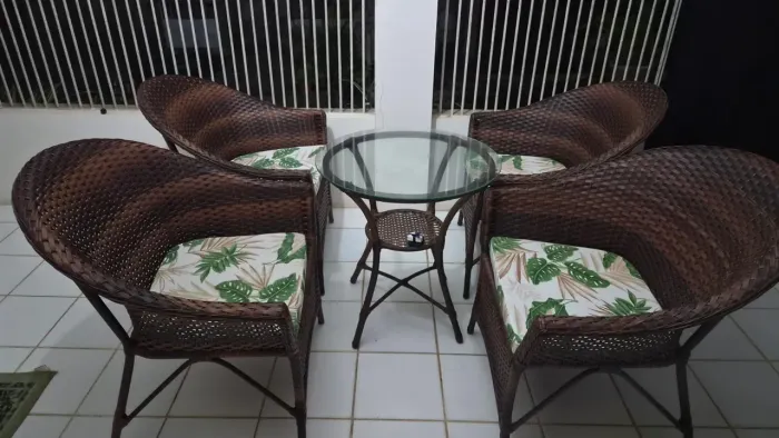Mesa e cadeira de terraço nova