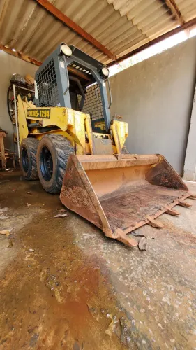 Mini pá carregadeira (bobcat)GEHL 4240e 2014