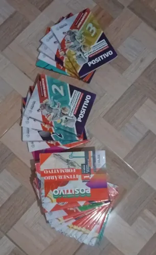 Livros didáticos 2º ano ensino médio - POSITIVO