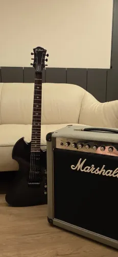 Guitarra B.C. Rich Monckingbird TransGreen