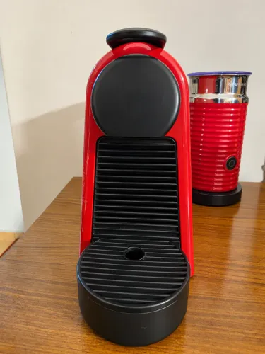 Nespresso Essenza Mini + Aeroccino 3 + mais de 80 cápsulas | 127V