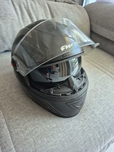 Capacete usado 5 vezes