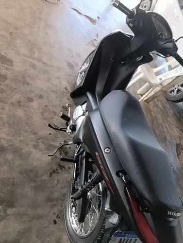 Vende-se Honda/Biz 2015 * *